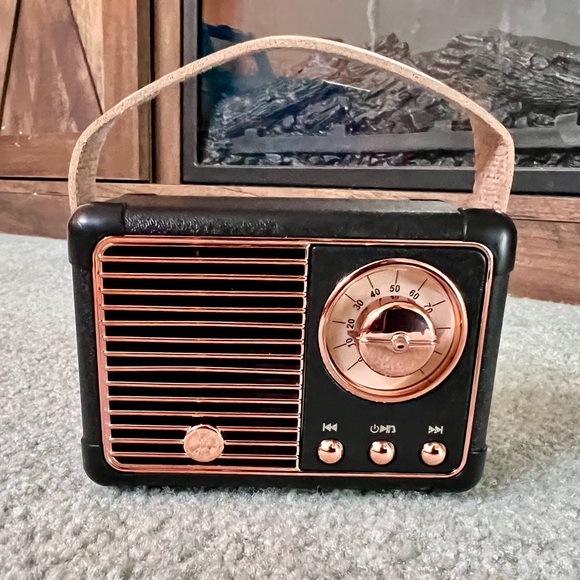 Retro Bluetooth Speaker, Vintage Decor - Picture 1 of 7